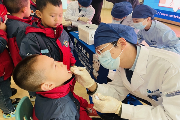 有“氟”同享，快乐成长——宣城市第二幼儿园开展涂氟防龋活动
