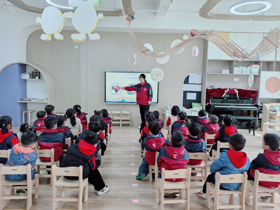 【童教育·安全教育】春风相伴，安全同行——宣城市第二幼儿园开展“全国中小学生安全教育日”主题教育活动