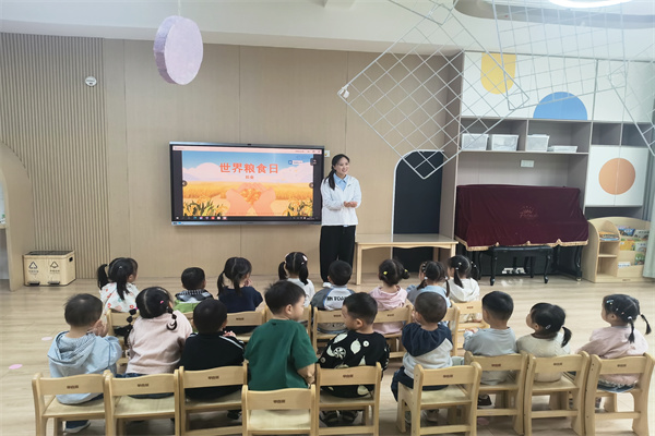 【童教育·幼儿在线】创新当下护粮安 惜食谷物润童心——宣城市第二幼儿园开展“世界粮食日”活动