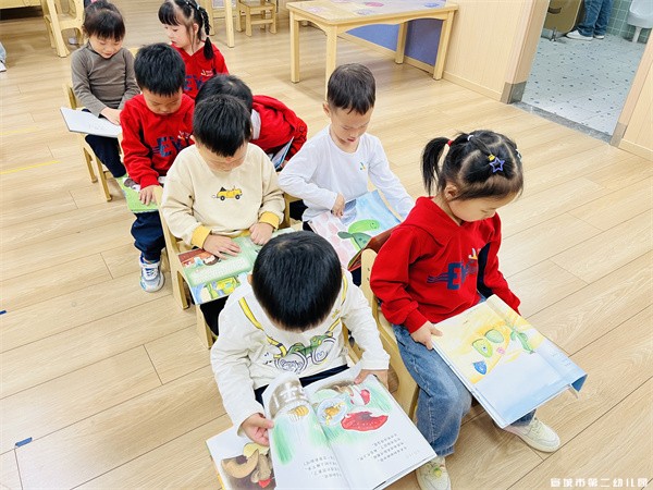 【童教育·幼儿在线】最美餐桌 不负“食”光  ——宣城市第二幼儿园开展文明餐厅评比活动
