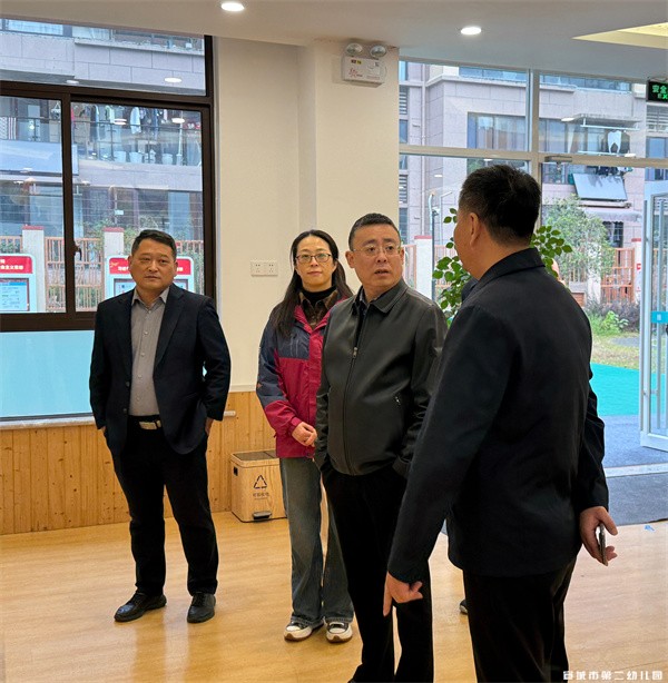 【童教育·园所快讯】调研指导促提升，殷切关怀励前行——区长王宏峥莅临宣城二幼督导校园安全工作