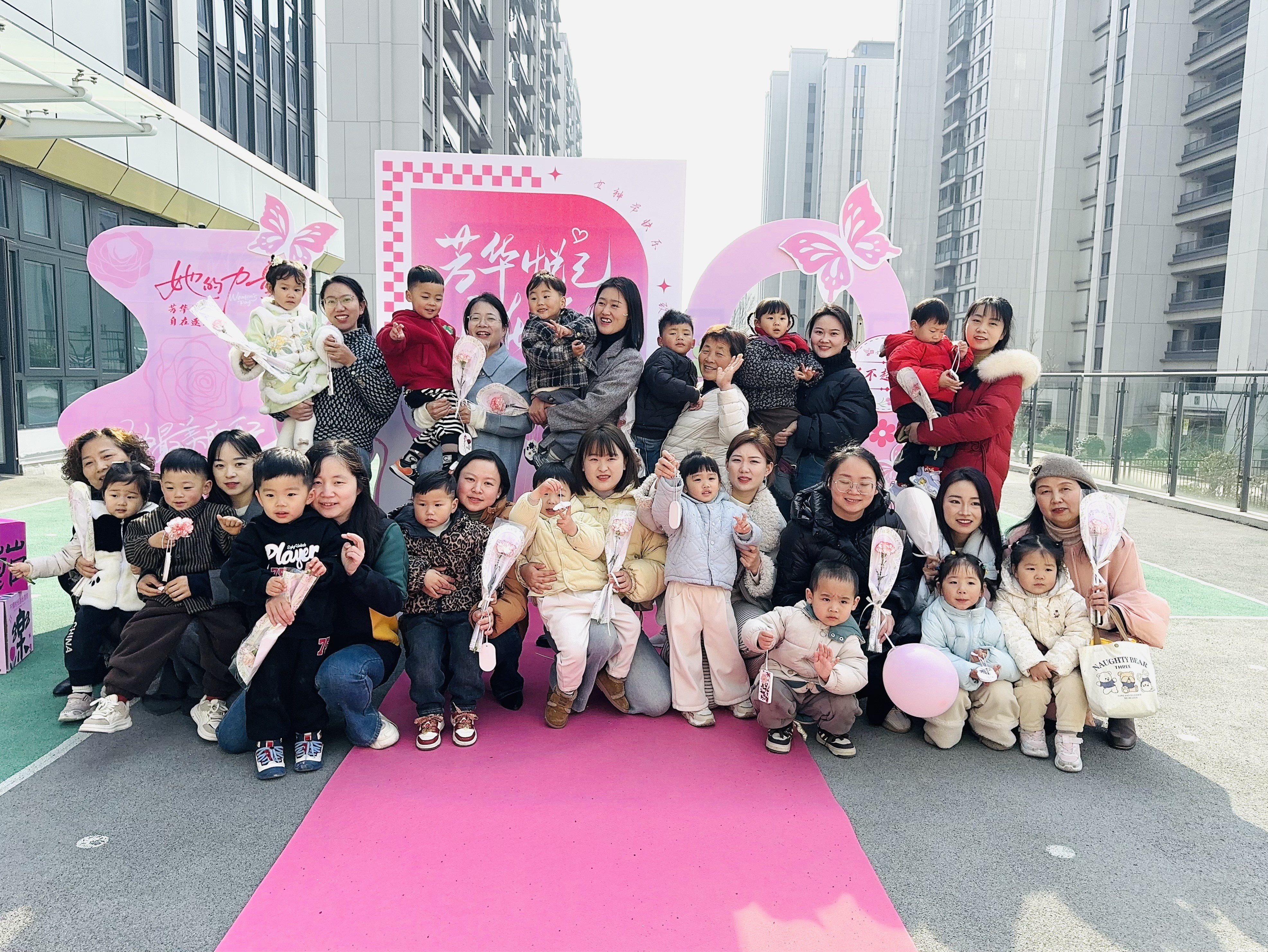 【童教育•幼儿在线】情暖“她”时刻 童心庆三八——宣城市第二幼儿园2025年庆“三八”节系列活动纪实