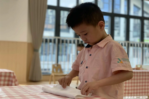 【童教育·幼儿在线】如果”成长”有轨迹 ——宣城市第二幼儿园开展幼儿自理能力达标活动