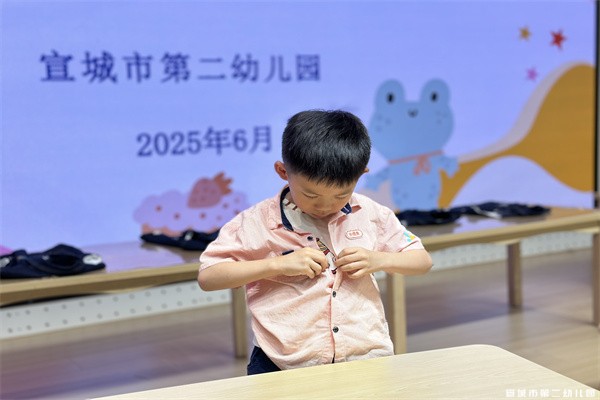 【童教育·幼儿在线】如果”成长”有轨迹 ——宣城市第二幼儿园开展幼儿自理能力达标活动