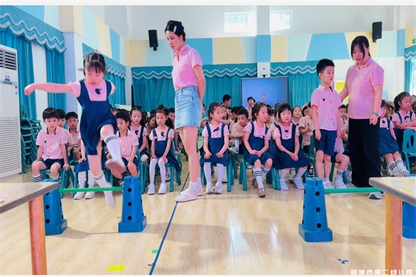 【童教育·幼儿在线】如果”成长”有轨迹 ——宣城市第二幼儿园开展幼儿自理能力达标活动