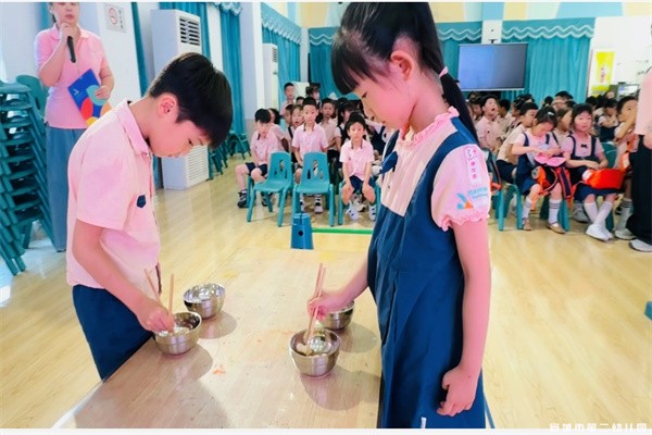 【童教育·幼儿在线】如果”成长”有轨迹 ——宣城市第二幼儿园开展幼儿自理能力达标活动